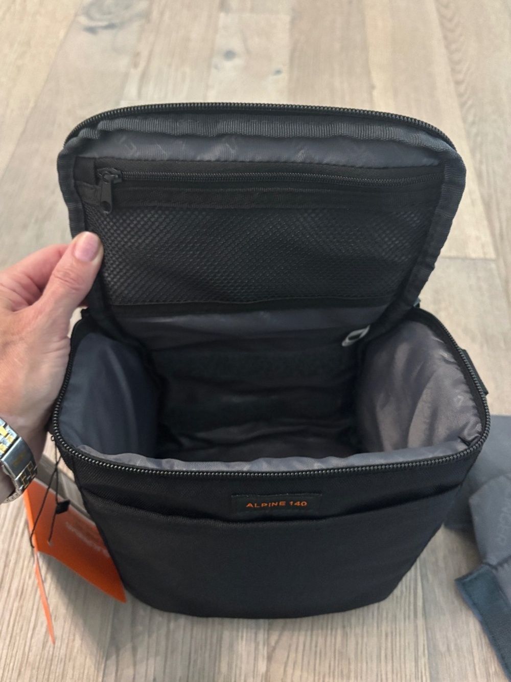Slinger Alpine 140 Shoulder Camera Bag - Picture 8 of 12